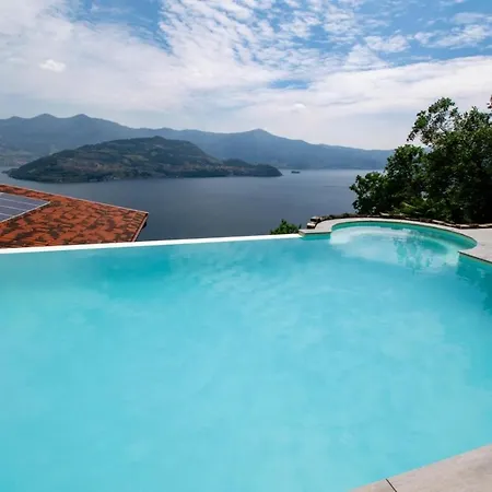 Taormina With Garden, Swimming Pool And View Parzanica
